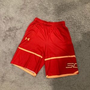 Men’s medium Red underarmor short